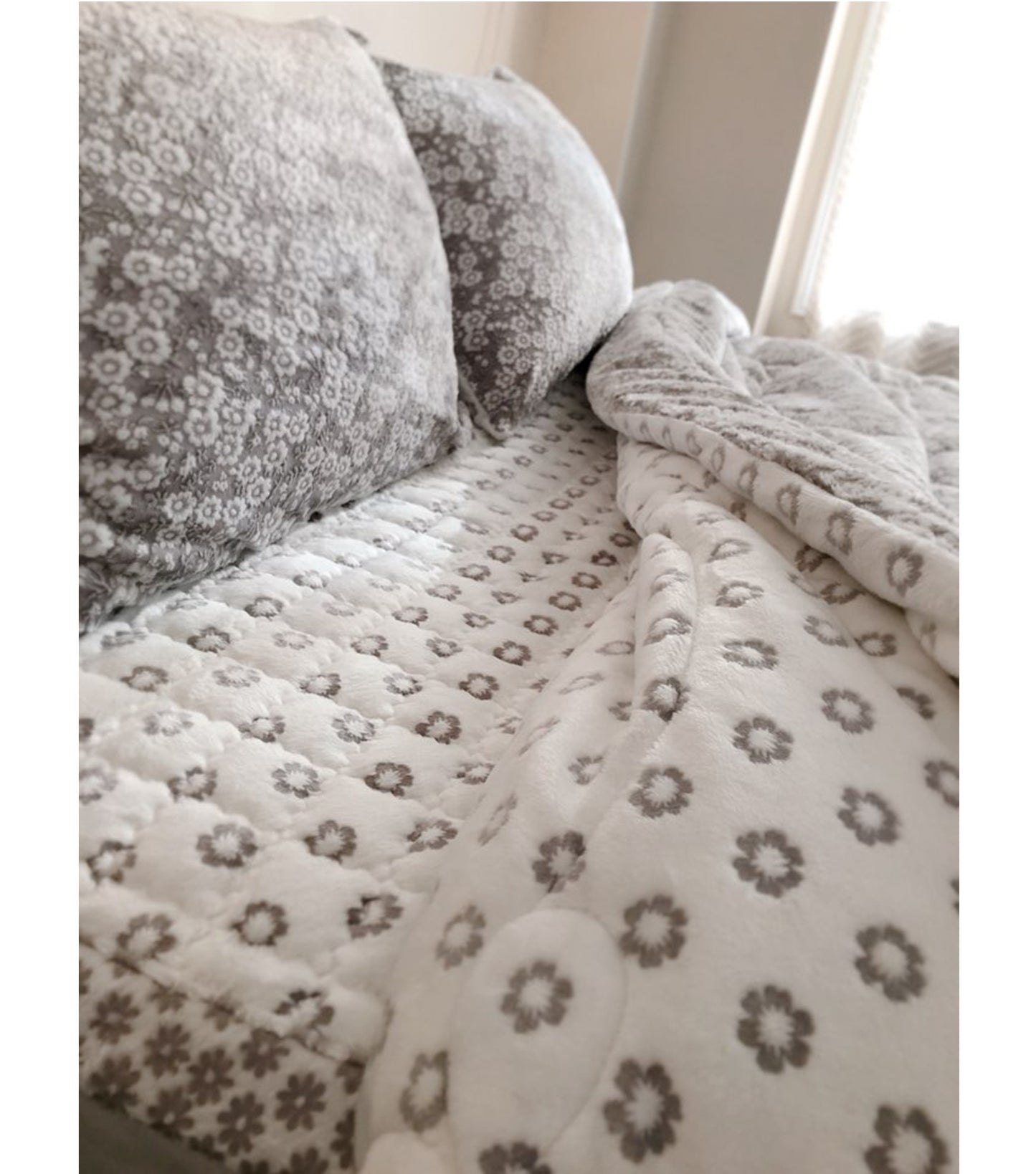 Little garden mink touch microfiber winter Queen comforter set