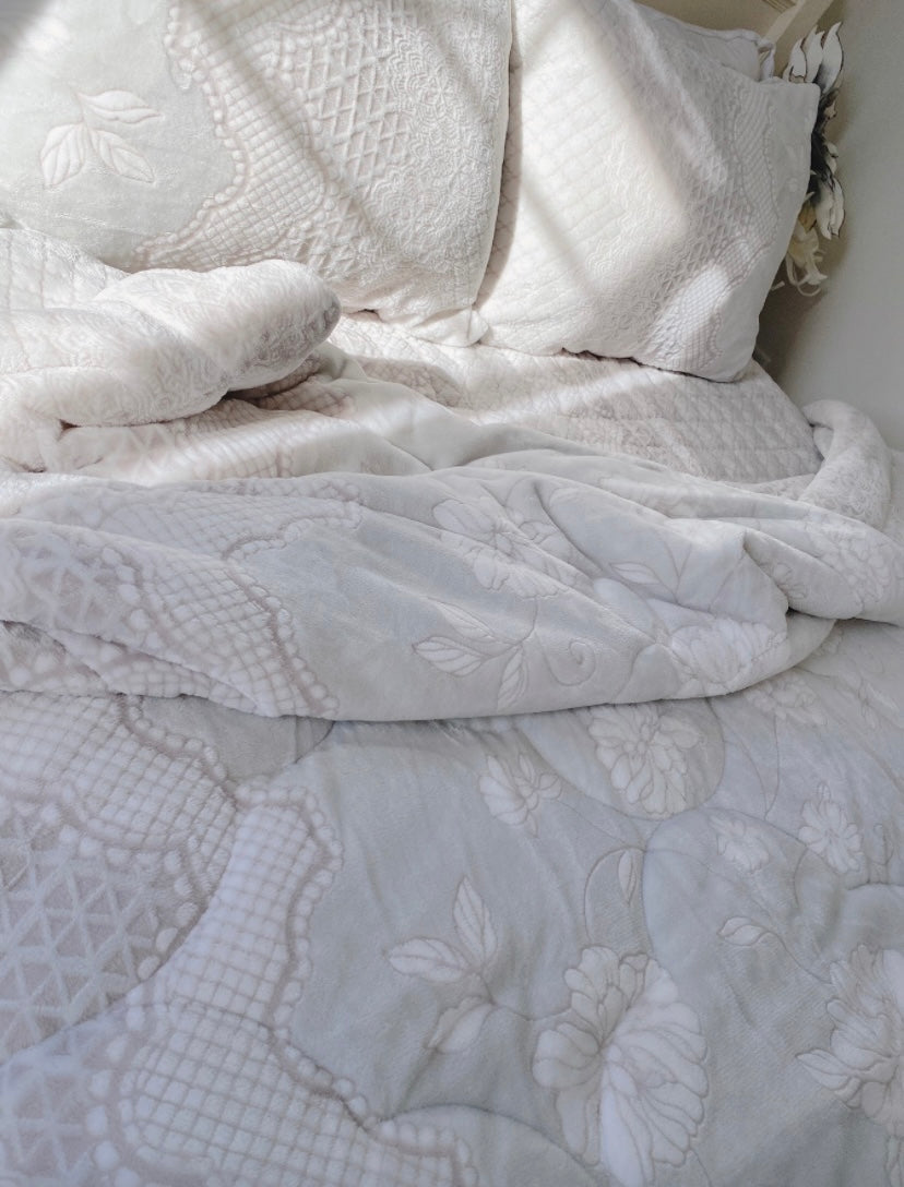 Merry Queen Mink touch Winter Comforter Queen set