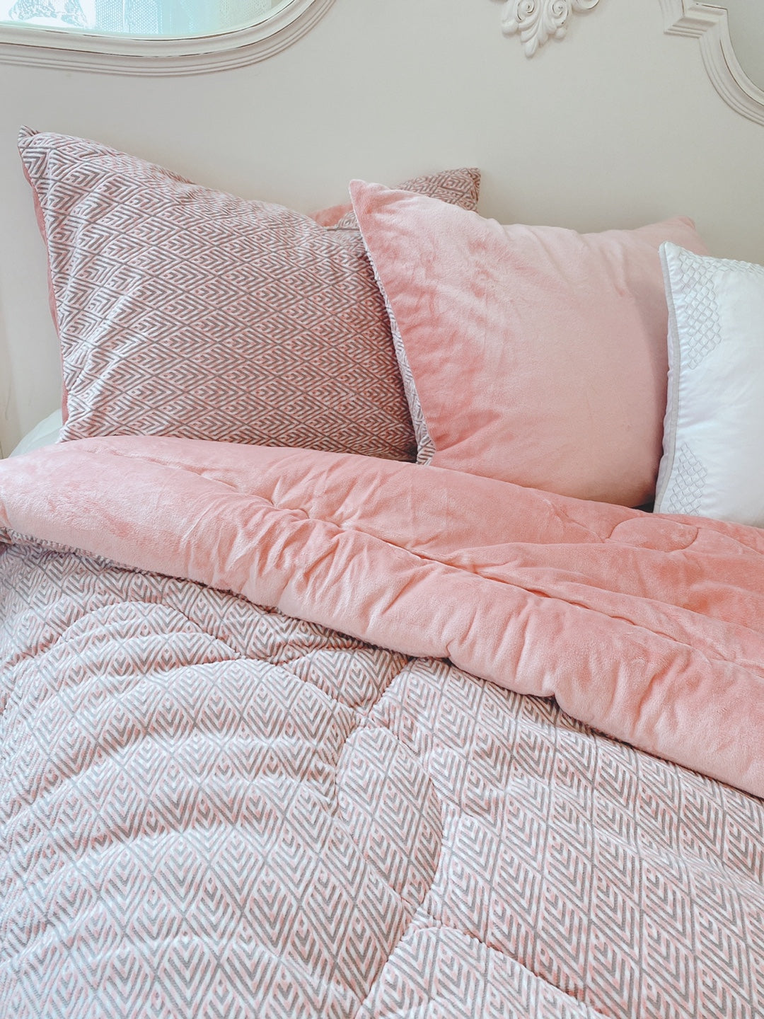 Modern Warm and Super Soft Mink touch microfiber Comforter Set