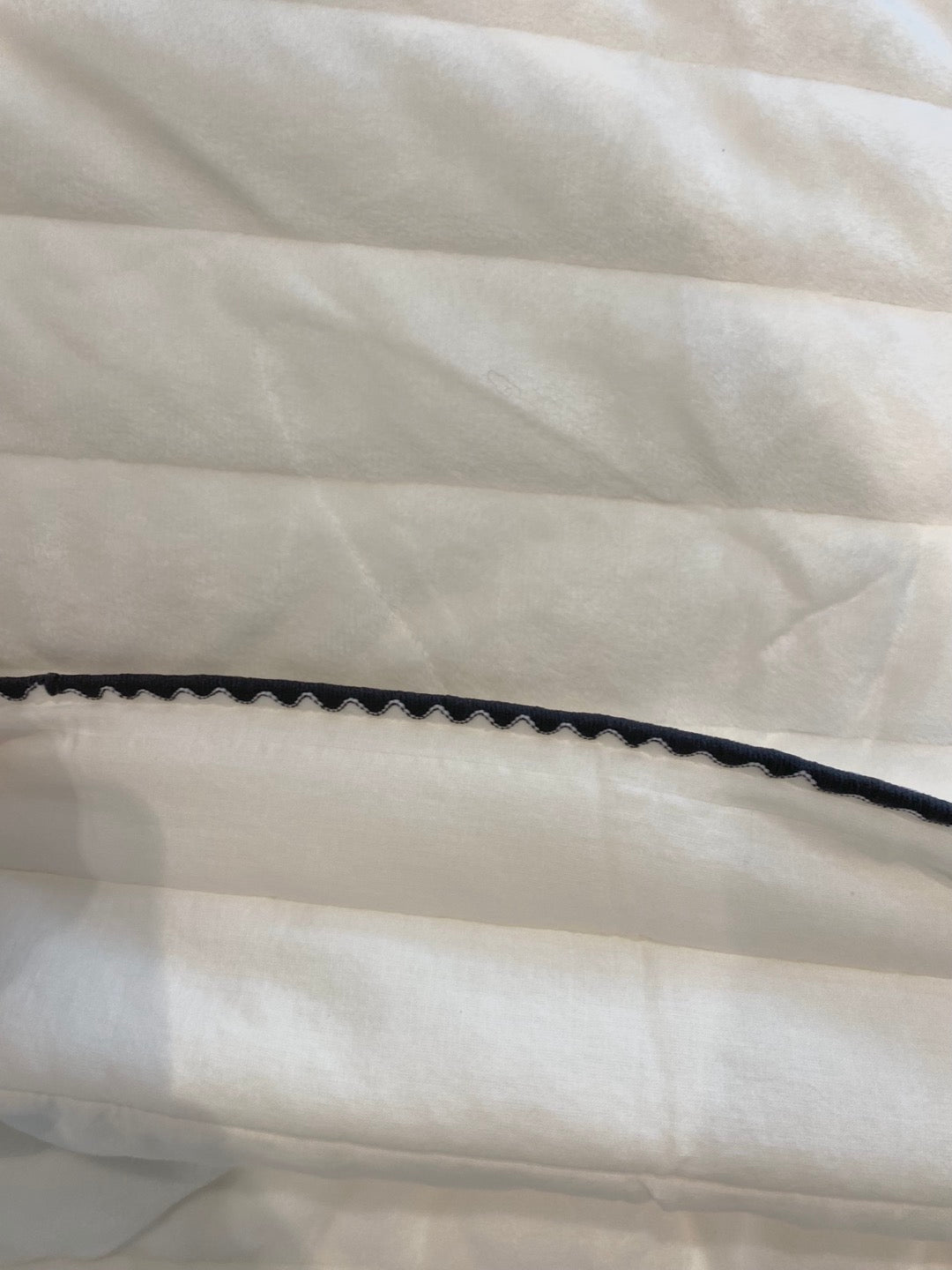 Cotton 100% & Soft Micromink Touch Reversible Bed Spread / Pad_White