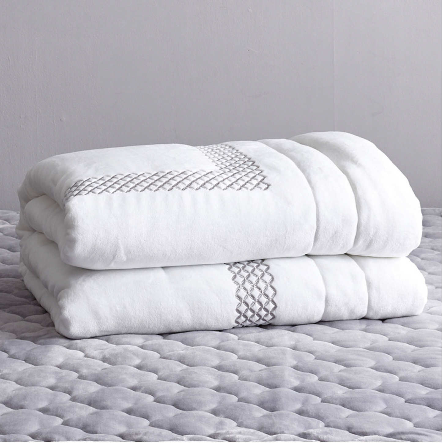 [NEW] Hotel Style Ultra Soft Real Mink Touch Comforter