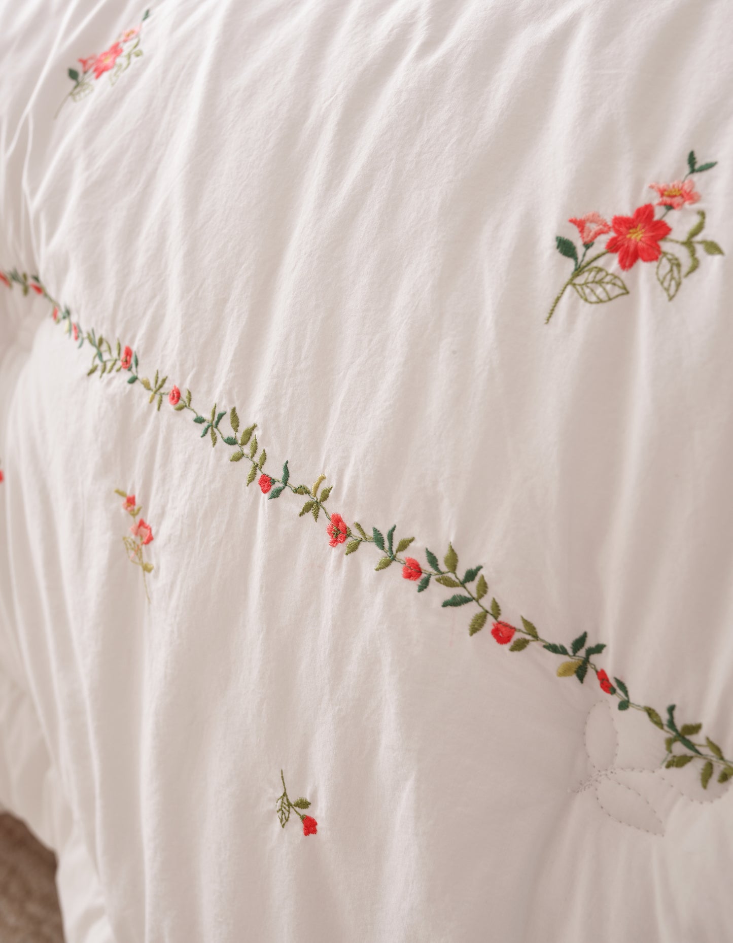 [ORGANIC Cotton] Embroidery White Comforter Set