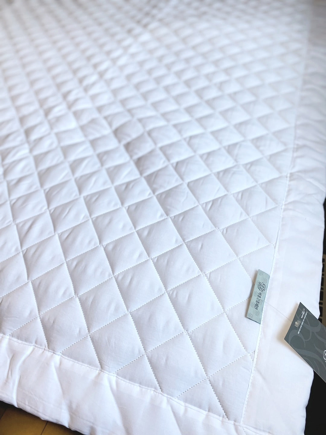 Premium Cotton100 white King Size  Pad with Anti-Slip Dot
