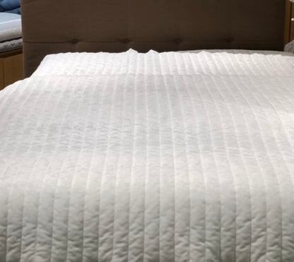 Cotton 100% & Soft Micromink Touch Reversible Bed Spread / Pad_White
